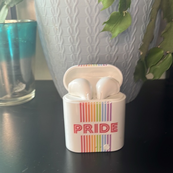 🌹 3 for $20 New🎉Pride 🌈 earbuds and case Bluetooth - Picture 3 of 4